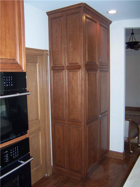 Cabinet style - full overlay / Door style - raised panel, miter corner